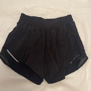 Lululemon Hotty Hot Low Rise Shorts Size 2